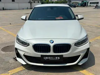 BMW 1 Series 2021 Restyling 120i M Sports Obsidian Night Edition exterior photo 2
