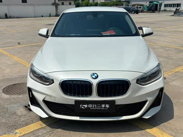 BMW 1 Series 2021 Restyling 120i M Sports Obsidian Night Edition exterior photo 2