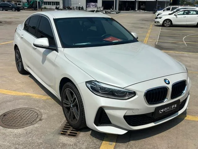BMW 1 Series 2021 Restyling 120i M Sports Obsidian Night Edition exterior photo 3