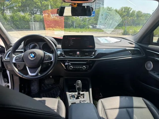 BMW 1 Series 2021 Restyling 120i M Sports Obsidian Night Edition interior photo 11