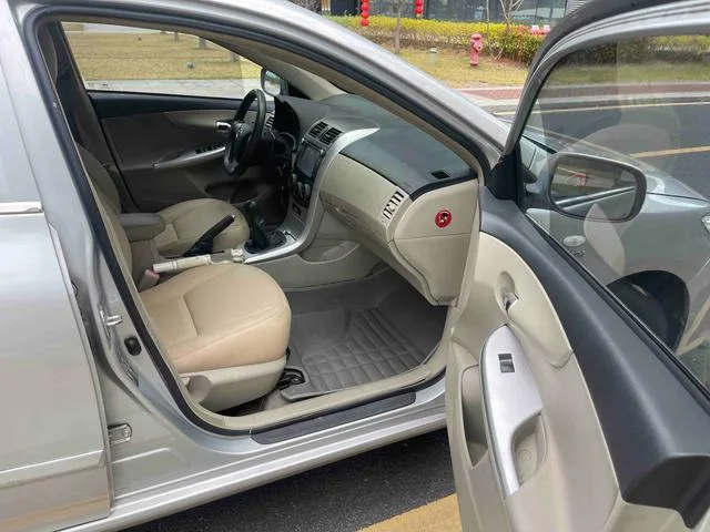 Toyota Corolla 2011 1.6L Manual GL interior photo 18