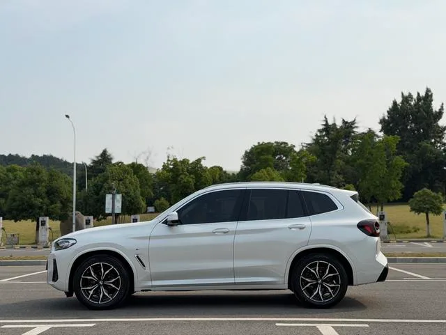 BMW X3 2022 Restyling xDrive25i M Sports suit exterior photo 4