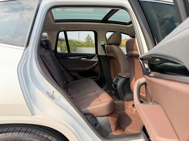 BMW X3 2022 Restyling xDrive25i M Sports suit interior photo 17