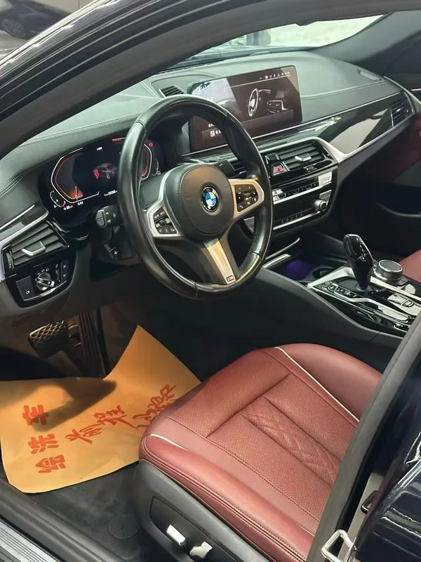 BMW 5 Series 2022 525Li M Sports suit exterior photo 2