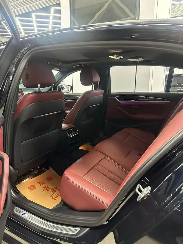 BMW 5 Series 2022 525Li M Sports suit exterior photo 3