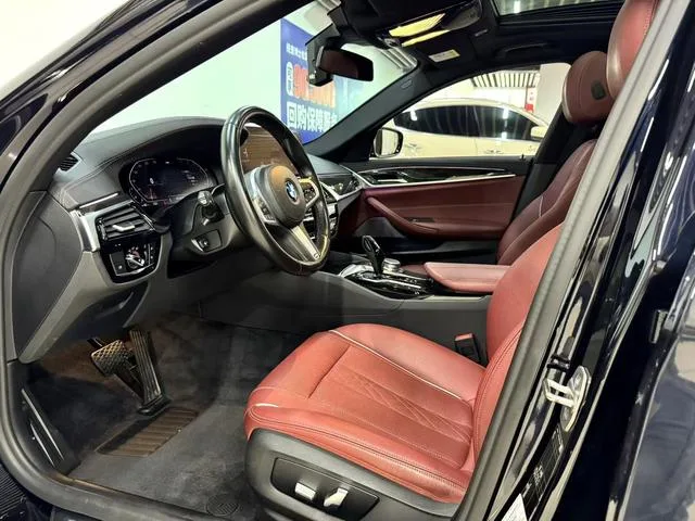 BMW 5 Series 2022 525Li M Sports suit exterior photo 4