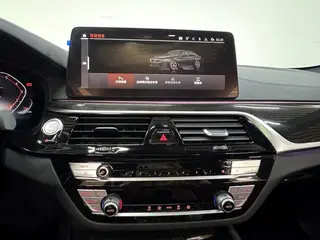 BMW 5 Series 2022 525Li M Sports suit interior photo 9