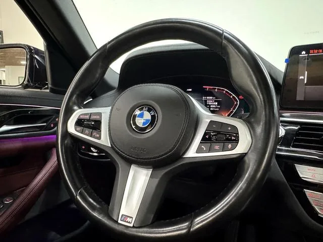 BMW 5 Series 2022 525Li M Sports suit interior photo 10