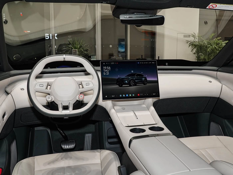 Xiaomi Auto SU7 2026 Standard Edition interior photo 17 Xiaomi Auto SU7 2026 Standard Edition interior photo 17