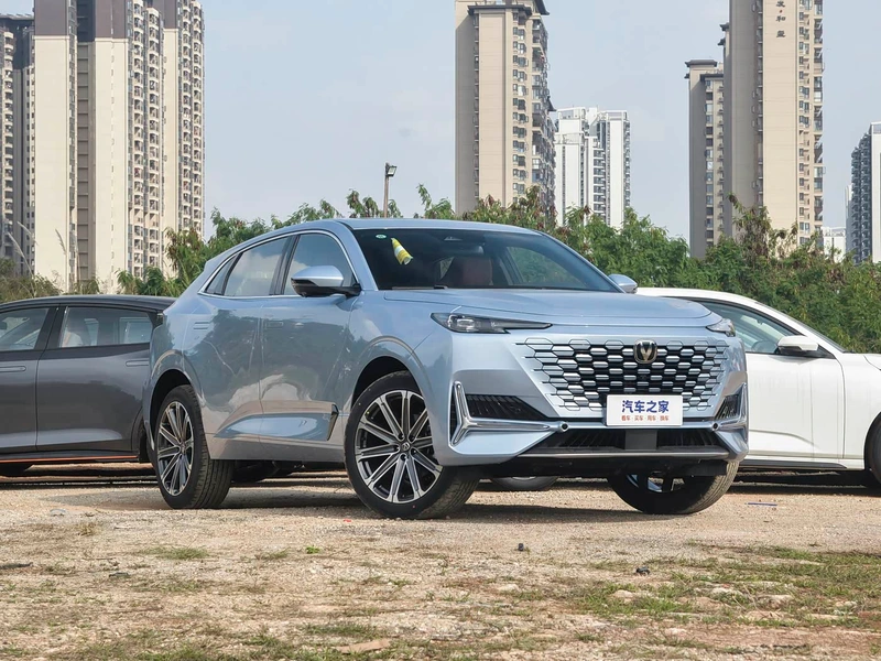Changan UNI-K 2024 2.0T Two-Drive Global Edition exterior photo 3