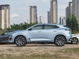 Changan UNI-K 2024 2.0T Two-Drive Global Edition exterior photo 4