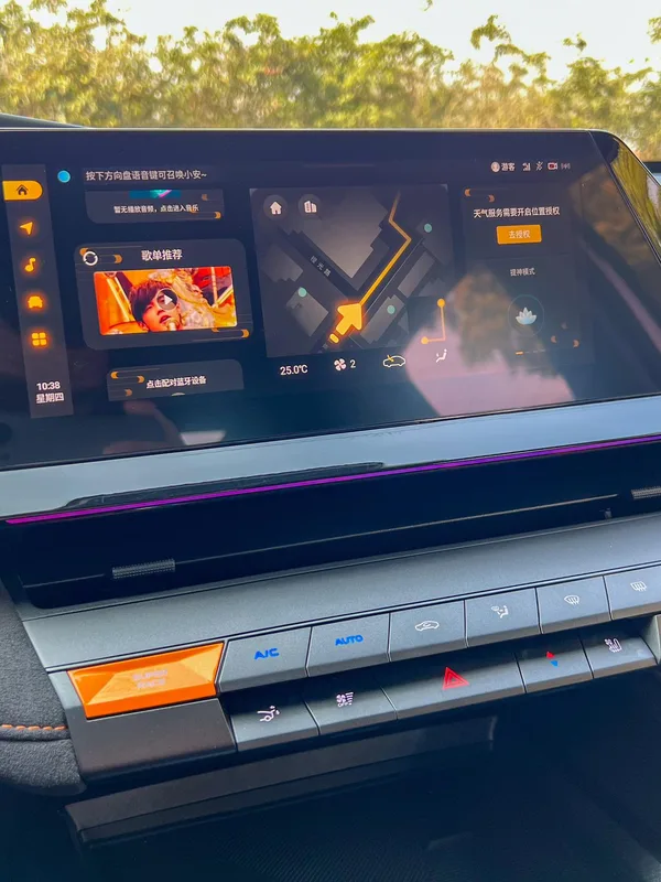 Changan UNI-V 2024 1.5T Престижный спортивный интерьер фото 8