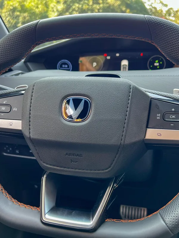 Changan UNI-V 2024 1.5T Престижный спортивный интерьер фото 9