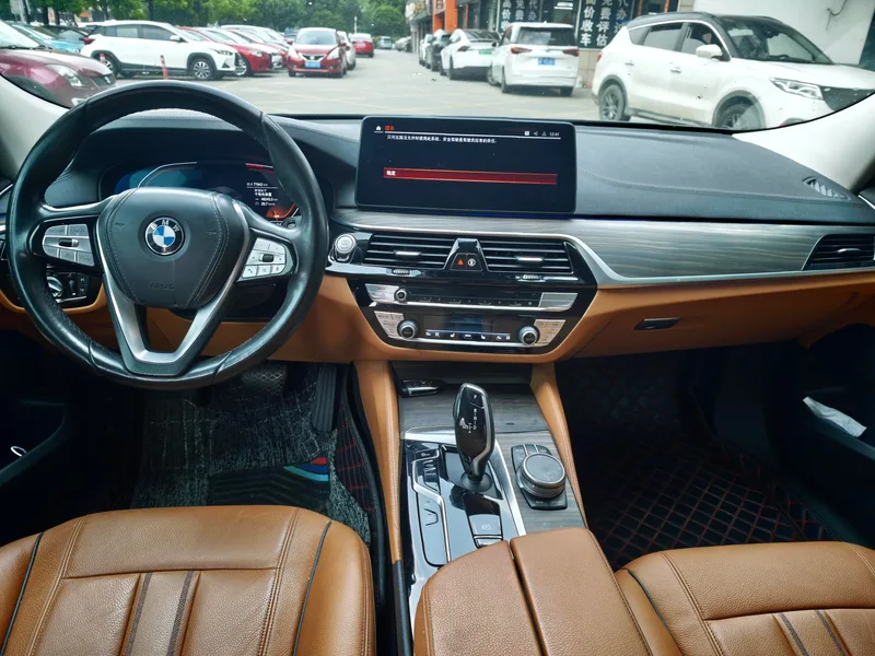 BMW 6 Series GT 2021 630i Luxury Design Set interior photo 9