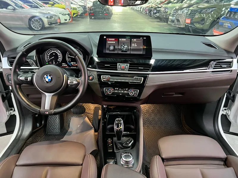 BMW X2 2021 Mise à jour sDrive25i M Ensemble hors route intérieur photo 10