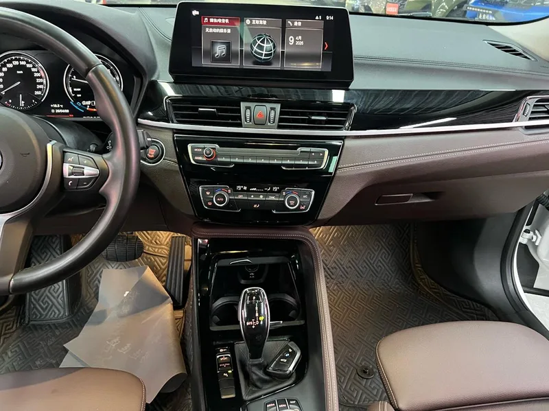 BMW X2 2021 Mise à jour sDrive25i M Ensemble hors route intérieur photo 12