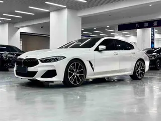BMW 8 Series 2021 Mise à jour 840i xDrive Coupé à quatre portes M Ensemble de sport