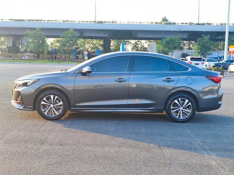 Changan Eado 2023 PLUS Version de plaisir Baleine bleue NE 1.4T GDI DCT Finition premium extérieur photo 5