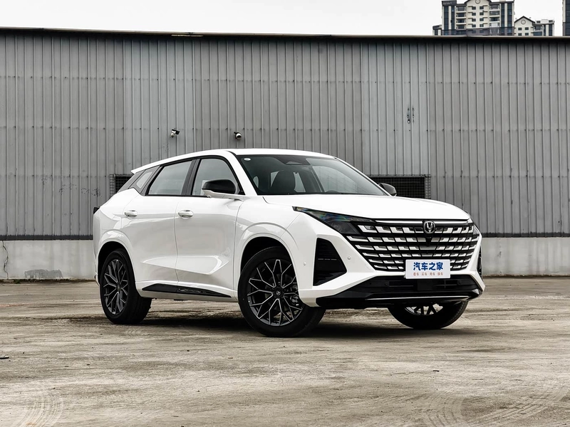 Changan UNI-Z 2026 Wisdom of the New Blue Whale 500Bar PRO exterior photo 3