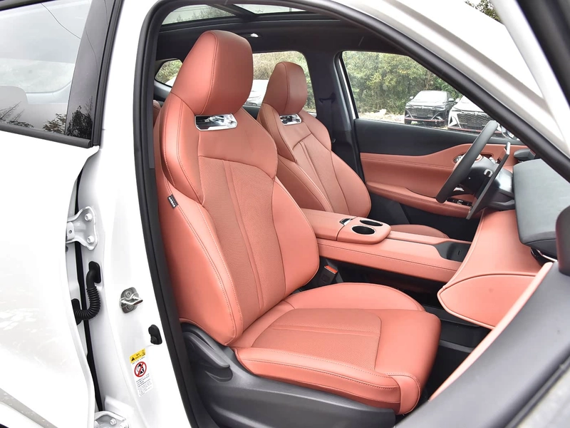 Changan UNI-Z 2026 Wisdom of the New Blue Whale 500Bar PRO interior photo 17