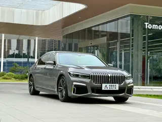 BMW 7 Series 2021 730Li M Conjunto deportivo exterior foto 3