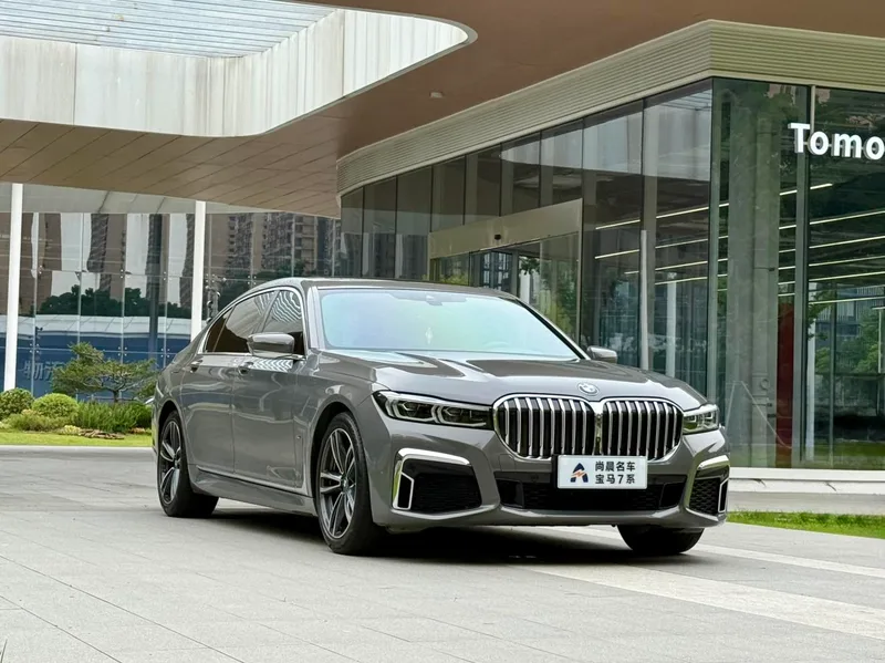 BMW 7 Series 2021 730Li M Conjunto deportivo exterior foto 3