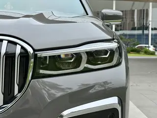 BMW 7 Series 2021 730Li M Conjunto deportivo exterior foto 4