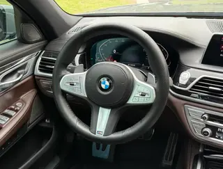 BMW 7 Series 2021 730Li M Conjunto deportivo exterior foto 5