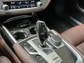 BMW 7 Series 2021 730Li M Conjunto deportivo exterior foto 9