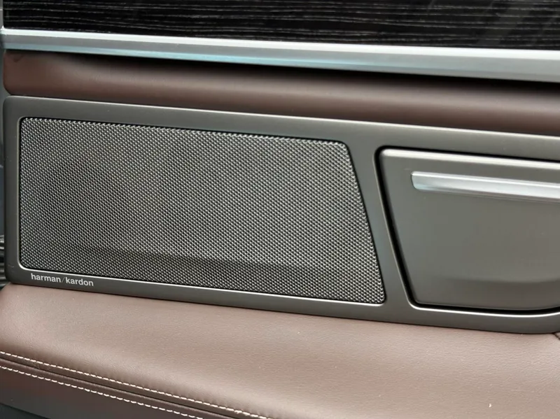 BMW 7 Series 2021 730Li M Conjunto deportivo interior foto 13