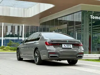 BMW 7 Series 2021 730Li M Conjunto deportivo interior foto 14