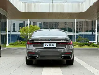 BMW 7 Series 2021 730Li M Conjunto deportivo interior foto 15