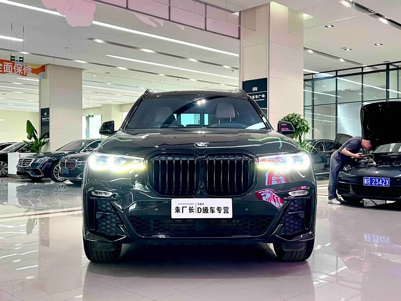BMW X7 2022 xDrive40i Premium Class M Sports suit exterior photo 2