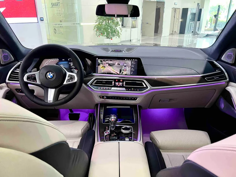 BMW X7 2022 xDrive40i Premium Class M Sports suit interior photo 7