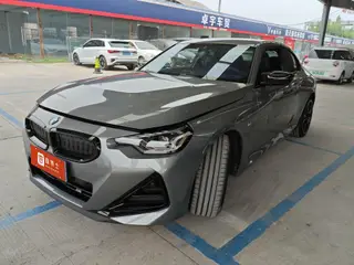 BMW 2 Series 2025 M240i xDrive Coupe exterior photo 1
