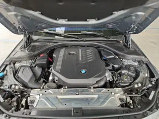 BMW 2 Series 2025 M240i xDrive Coupe interior photo 6