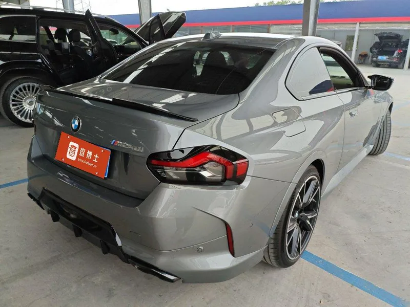 BMW 2 Series 2025 M240i xDrive Coupe interior photo 7