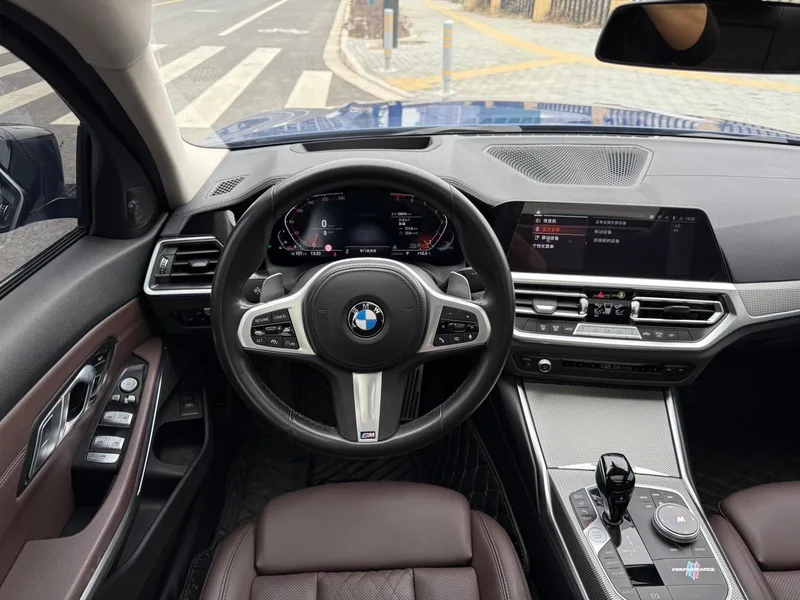 BMW 3 Series 2022 330Li xDrive M Sports Night Suit interior photo 12