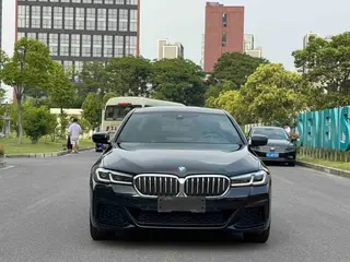 BMW 5 Series 2023 530Li Leader M Ensemble de sport extérieur photo 2