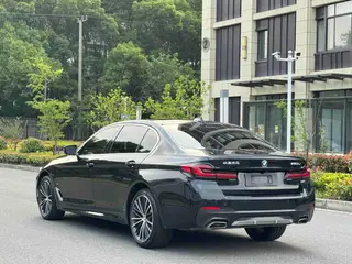 BMW 5 Series 2023 530Li Leader M Ensemble de sport extérieur photo 6