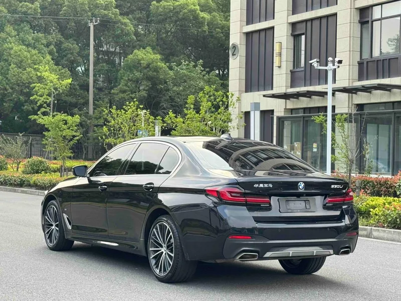 BMW 5 Series 2023 530Li Leader M Ensemble de sport extérieur photo 6