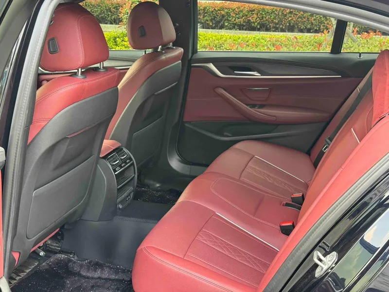 BMW 5 Series 2023 530Li Leader M Ensemble de sport intérieur photo 8