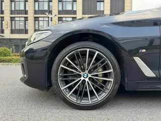 BMW 5 Series 2023 530Li Leader M Ensemble de sport intérieur photo 14