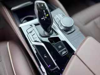 BMW 5 Series 2021 Модификация 530Li Лидирующий M Спортивный костюм интерьер фото 12