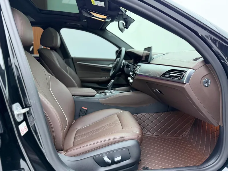 BMW 5 Series 2021 Модификация 530Li Лидирующий M Спортивный костюм интерьер фото 19