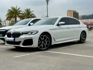 BMW 5 Series 2023 Mise à jour 530Li Type de luxe M Ensemble de sport