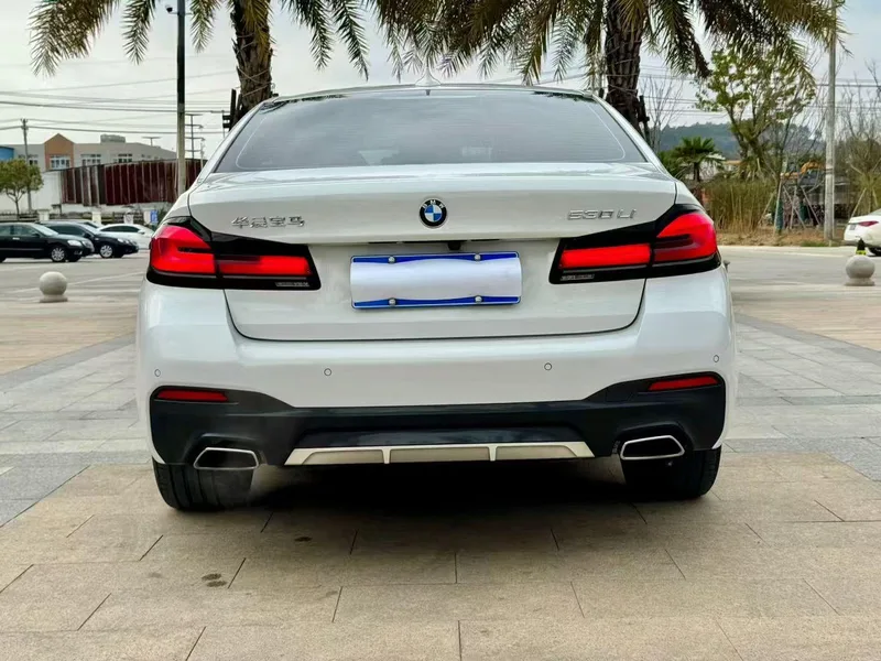 BMW 5 Series 2023 Mise à jour 530Li Type de luxe M Ensemble de sport intérieur photo 8
