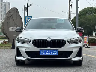 BMW 1 Series 2021 120i M Version sportive extérieur photo 3