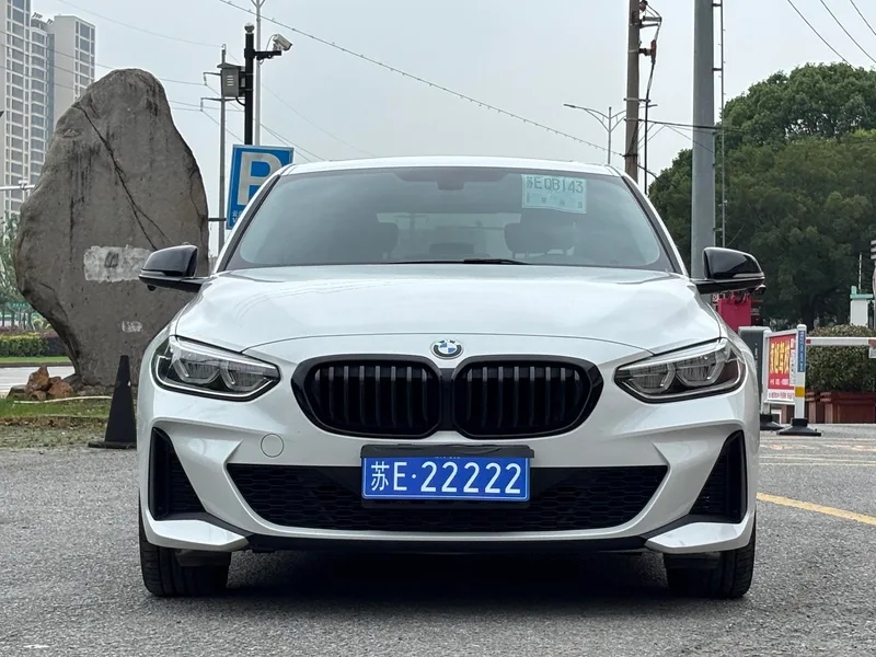 BMW 1 Series 2021 120i M Version sportive extérieur photo 3