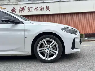 BMW 1 Series 2021 120i M Version sportive extérieur photo 7